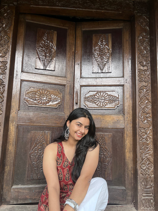 Aarvi Kurti